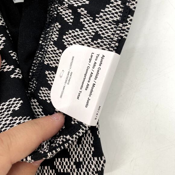 Nike Black Floral High Rise Leggings - Picture 7 of 8